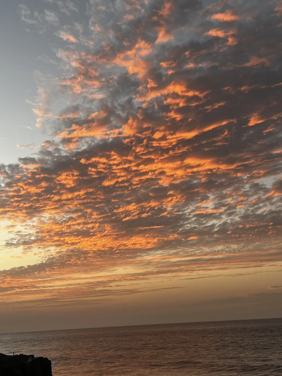 Un coucher de soleil spectaculaire au surfcamp de l'île de Ngor.