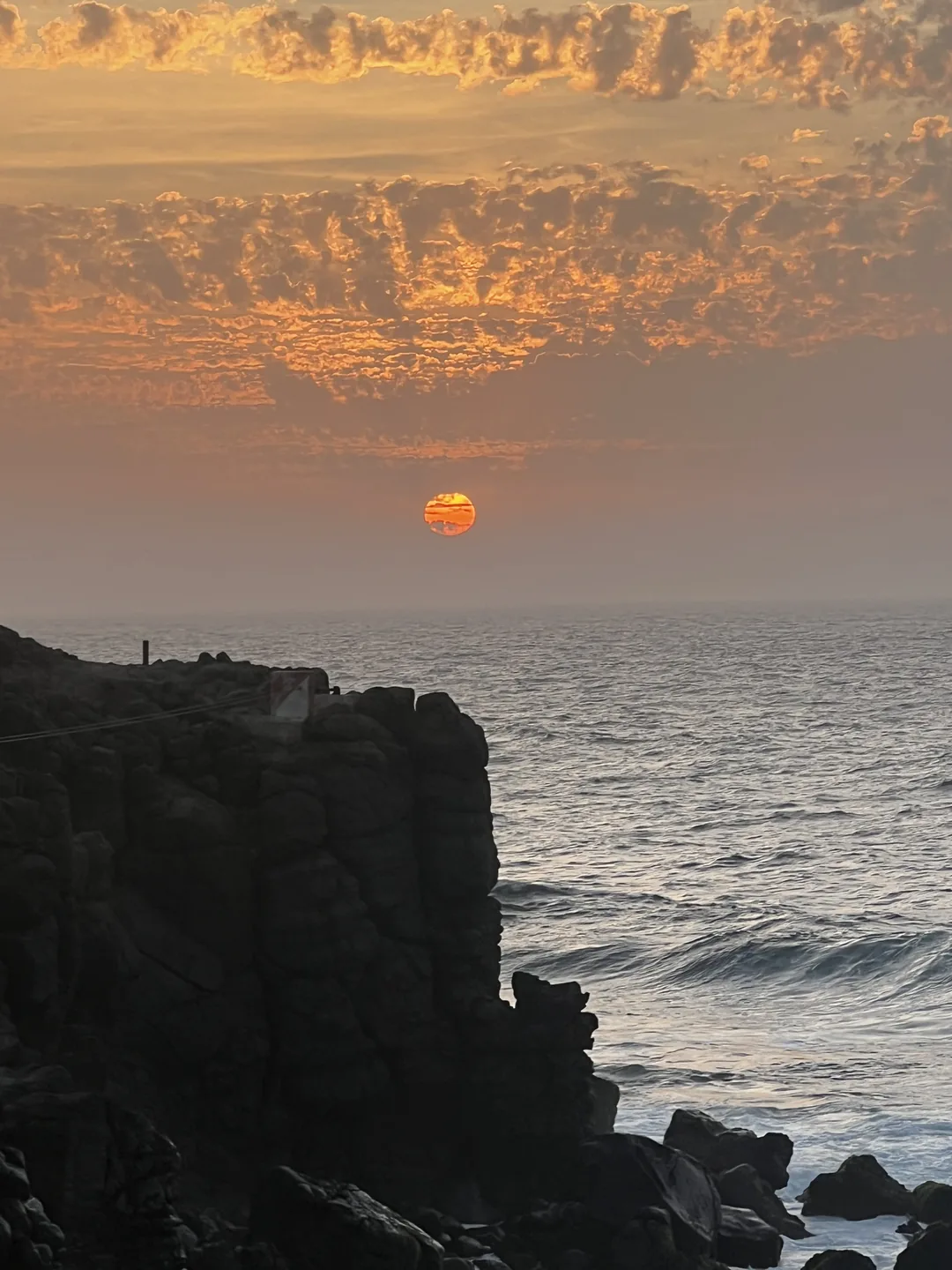 Un magnifique coucher de soleil sur l'île de Ngor au Sénégal.