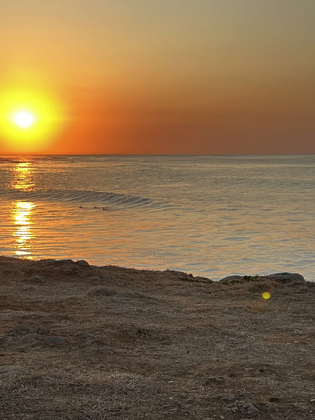 Spectaculaire coucher de soleil sur l'île de Ngor au Sénégal.