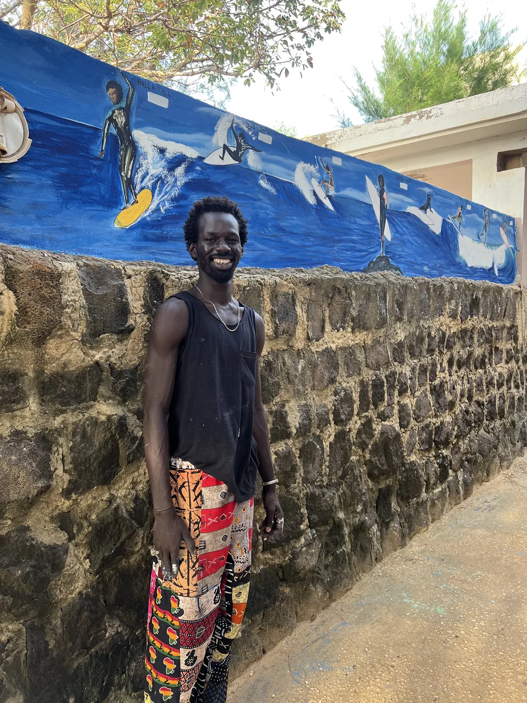 Un surfcamp convivial à l'île de Ngor, idéal pour les passionnés de surf.