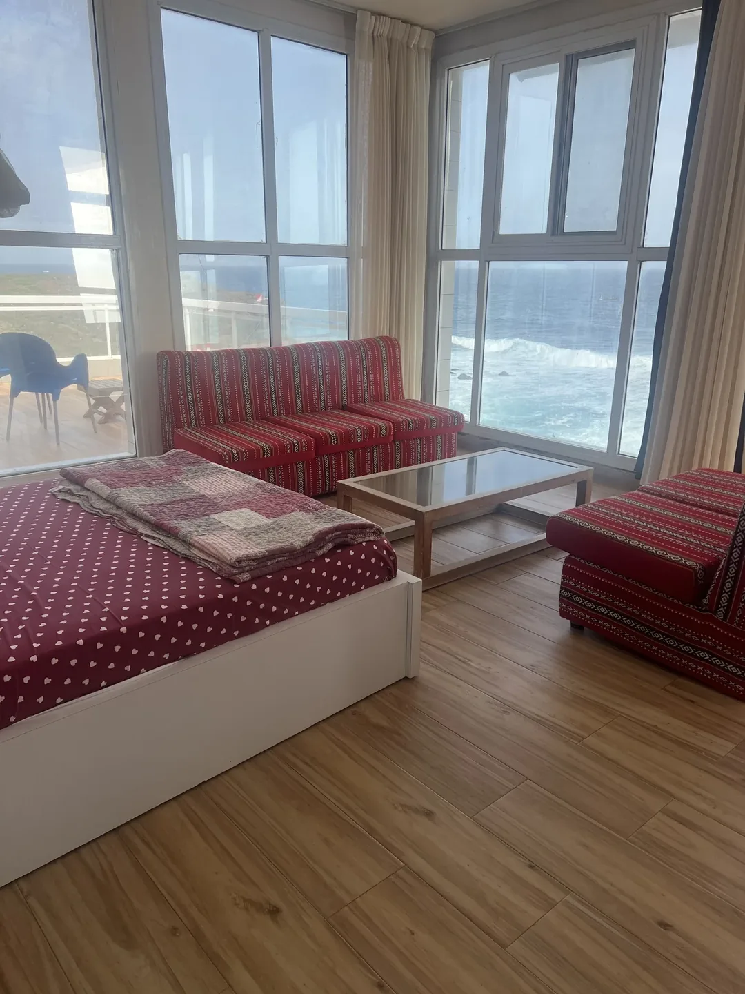 Cozy surf house lounge with ocean view.