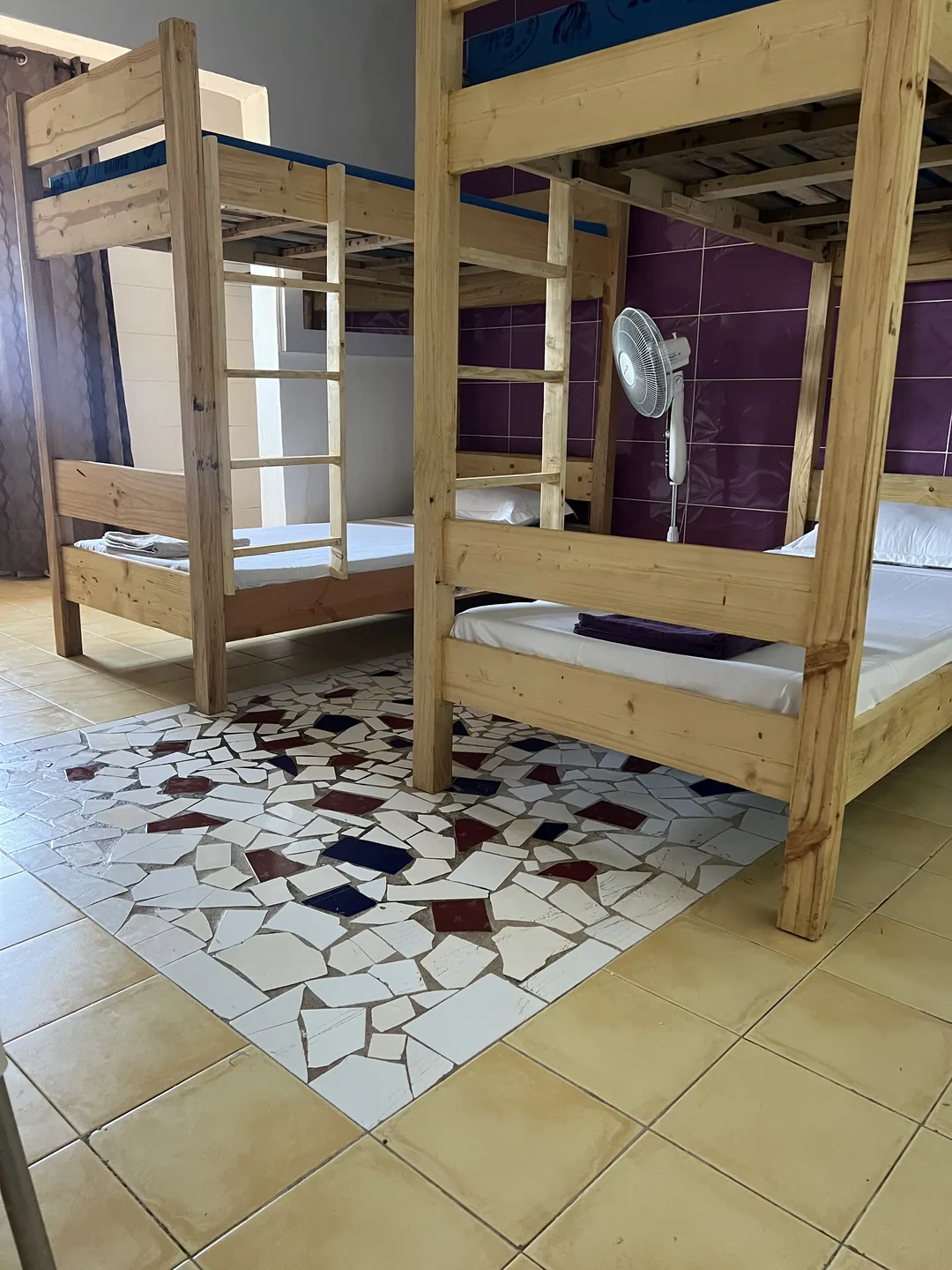Chambres accueillantes dans un surfcamp à Ngor, Dakar.