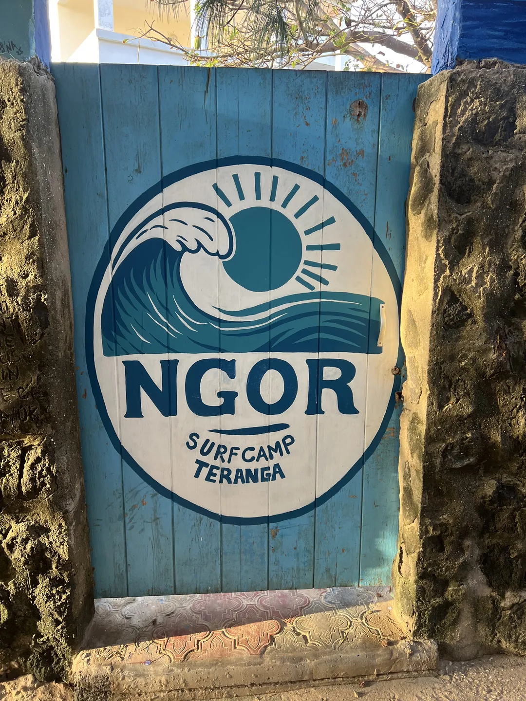 Bienvenue au surfcamp Ngor, un lieu de détente et de surf au Sénégal.